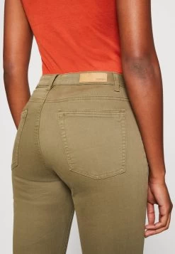 Edc By Esprit CAPRI - Jeans Shorts - Khaki Green 12 Edc By Esprit CAPRI - Jeans Shorts - Khaki Green -Edc By Esprit 17f658a2b8d941398ebd33dcc363af46