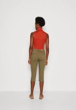 Edc By Esprit CAPRI - Jeans Shorts - Khaki Green 9 Edc By Esprit CAPRI - Jeans Shorts - Khaki Green -Edc By Esprit 6163c032fc7f4b97a2aabf9aaaef056e