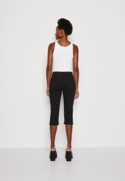 Edc By Esprit CAPRI - Jeans Shorts - Black -Edc By Esprit 8bdf19a59cd046589e5458811559d550