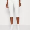Edc By Esprit CAPRI - Jeans Shorts - White