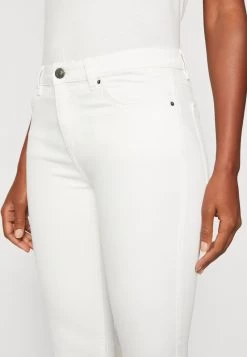 Edc By Esprit CAPRI - Jeans Shorts - White -Edc By Esprit e98061c834c642ca8a1798f85254577f